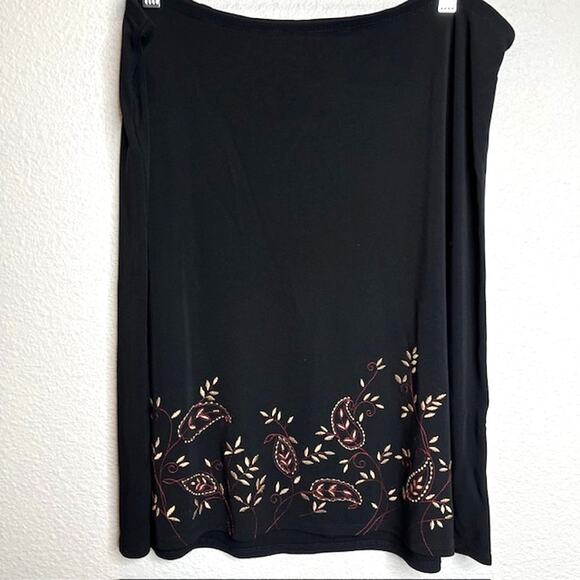 Ann Taylor Loft Black Floral Embroidered Stretchy Skirt Size Large - Picture 3 of 8
